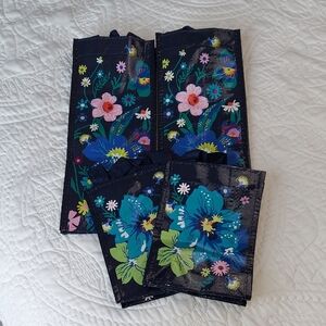 * Vera Bradley Colorful Floral, 4 Pc Heavy Duty Gift Bag Set, NEW